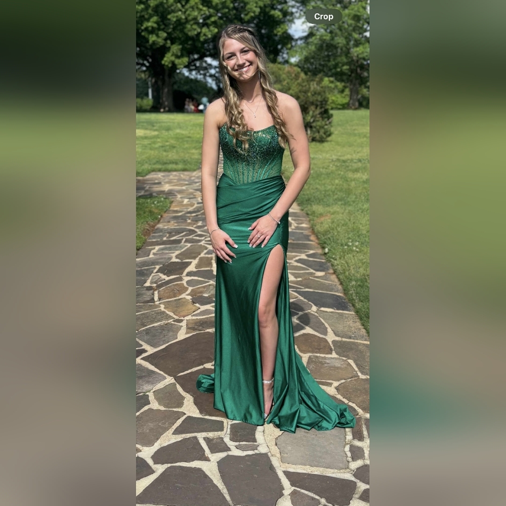 Elegant Emerald Green Evening Gown with High Slit